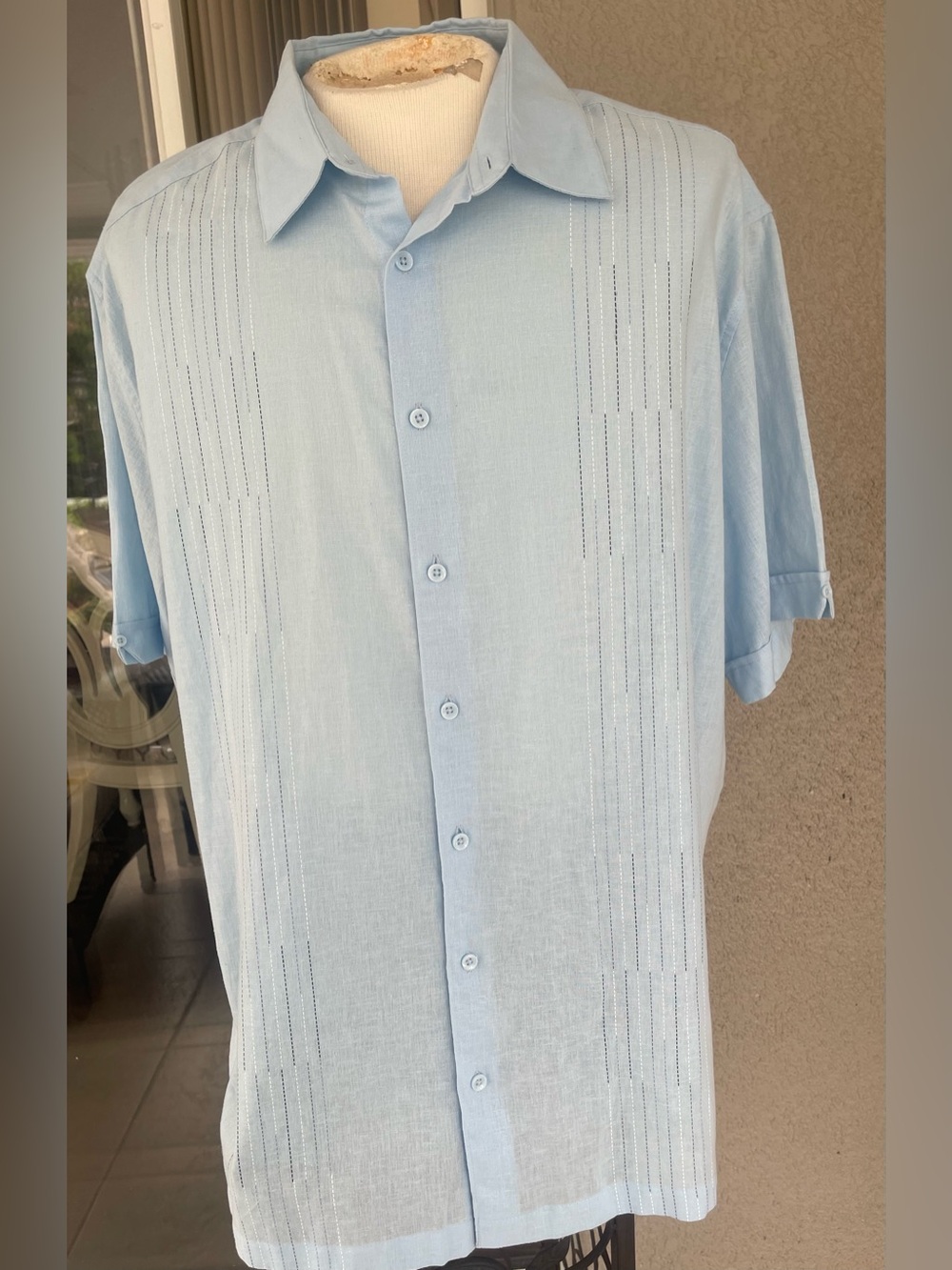 Men's Light Blue Short-Sleeve Button-Down Shirt